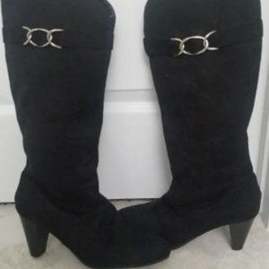 Predictions Women's Suede Black Boots Size 9